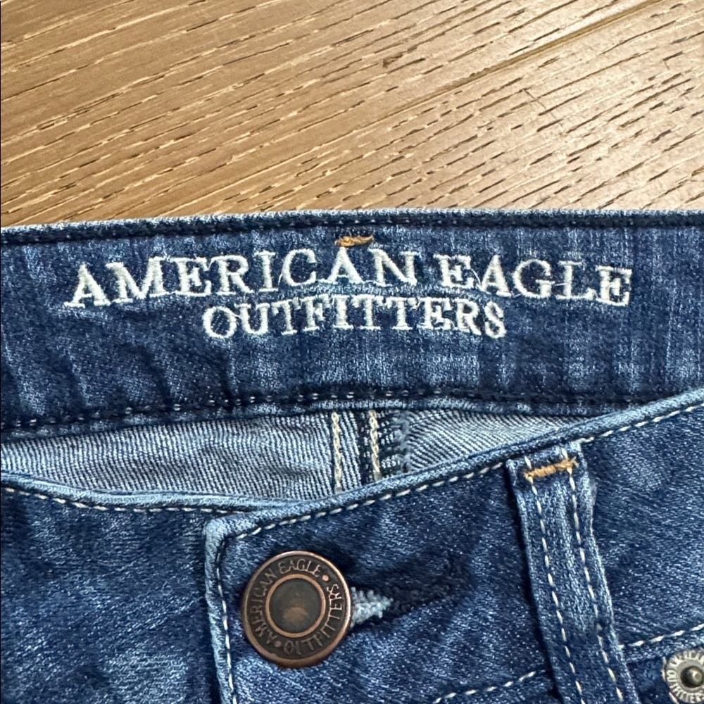 American Eagle Outfitters Women's Classic Blue Jean Shorts stretch size 12 - Picture 2 of 3